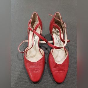 Pre-Owned Werner Kern Red Leather Closed Toe Dance Shoe. UK Size 2